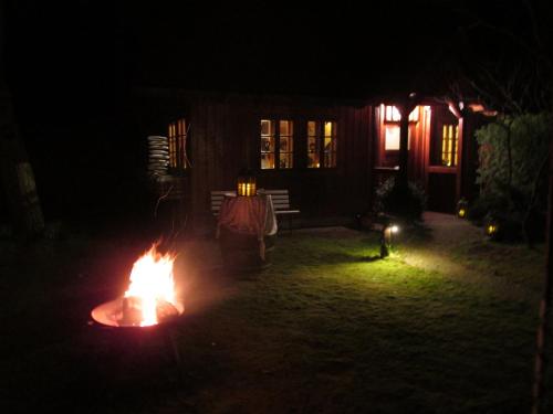 a fire in the yard of a house at night at Jägerheim Löbsal in Löbsal