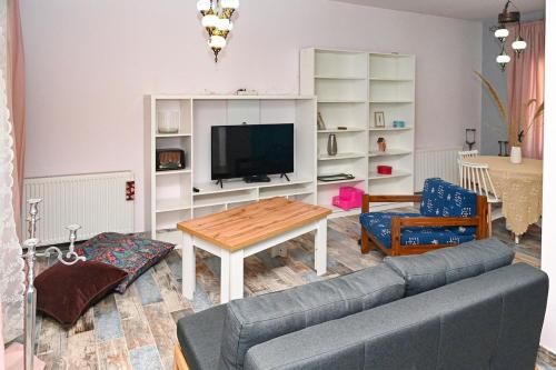 NaeliaHouse