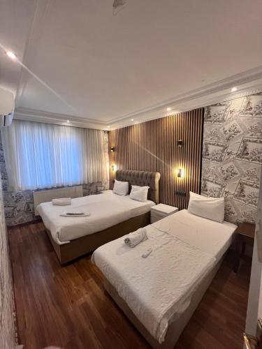 a hotel room with two beds and a window at Ramonun Yeri in Istanbul
