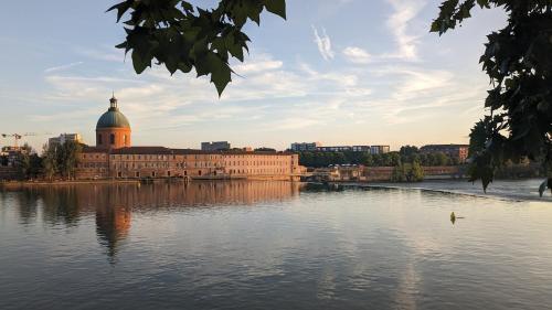 Apartment-city center-Canal & Garonne atmosphere