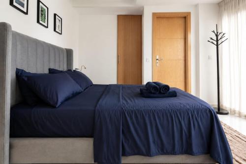 a bedroom with a bed with a blue comforter at Studio Chic avec Terrasse Verdoyante in Casablanca