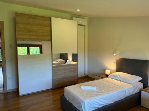 a bedroom with a bed and a large mirror at Venice Airport House in Venice