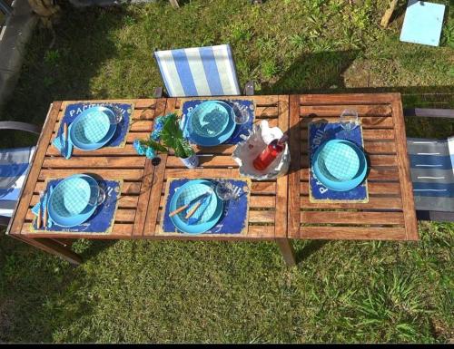 a picnic table with blue plates on it on the grass at CoN STΙLE 2 in Kanali