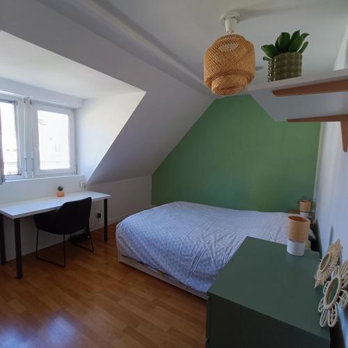 3-room apartment with balcony 10 minutes from the center