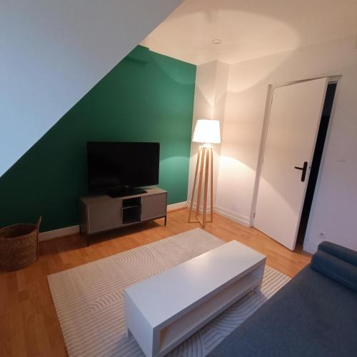 3-room apartment with balcony 10 minutes from the center