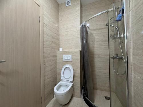 a bathroom with a toilet and a shower at Przno in Pržno