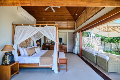 a bedroom with a bed with a canopy at Villa Ayundra in Lipa Noi