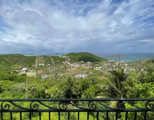 a view of the ocean from a bench at Les Nids Tropicaux in Marigot