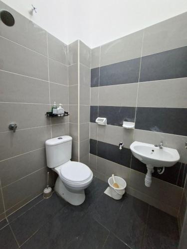 a bathroom with a toilet and a sink at D'Biru Homestay Segamat in Segamat