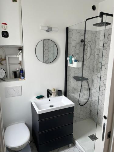 Bright Apartment 2 Min Walk to Metro Paris 14