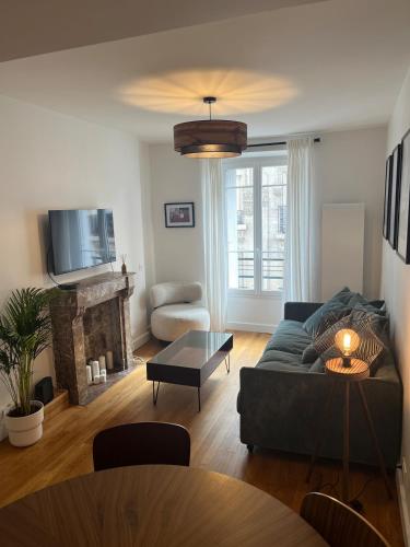 Bright Apartment 2 Min Walk to Metro Paris 14