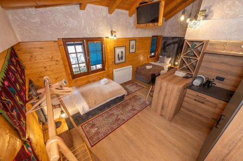 an overhead view of a bedroom with a bed and a bathroom at Rooms and apartmants Mirovic in Kolašin