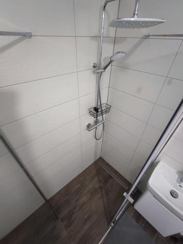 a bathroom with a shower and a sink at Apartmán Štiavnik in Vysoké Tatry