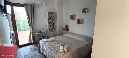 a bedroom with a bed with two towels on it at La tenuta di Greta in Canino