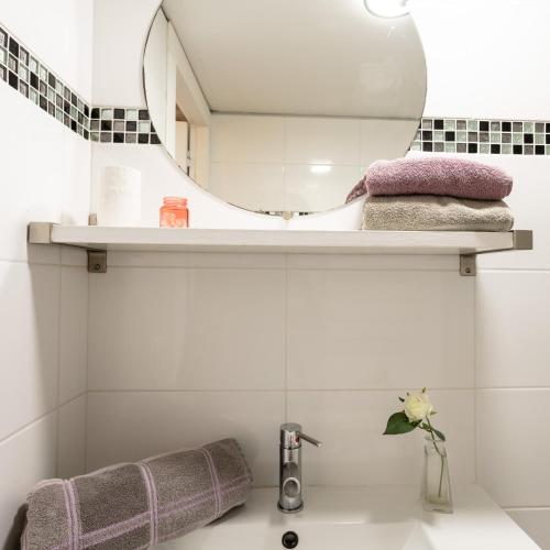 a bathroom with a sink and a mirror at Vue magique Coeur de Beynac in Beynac-et-Cazenac