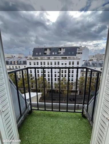 Studio avec balcon avec vue sur la Tour Eiffel