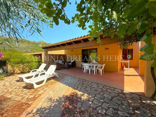an image of a house at Villa Flavia with pool and private parking in Costa Paradiso