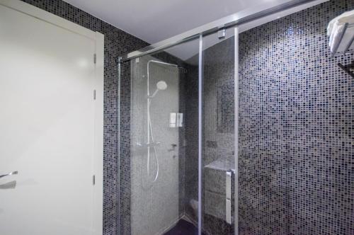 a shower with a glass door in a bathroom at Apartamento rural Castillo de Yeste 2 pax Especial Parejas in Yeste