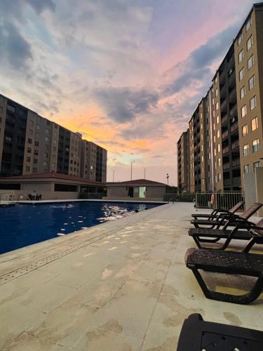 a view of a swimming pool on a building at Apartamento exclusivo en ricaurte Cundinamarca in Ricaurte