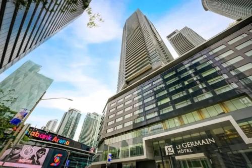 a view of a city with tall buildings at Pristine Modern 2BR Condo Private BBQ and Balcony in Toronto