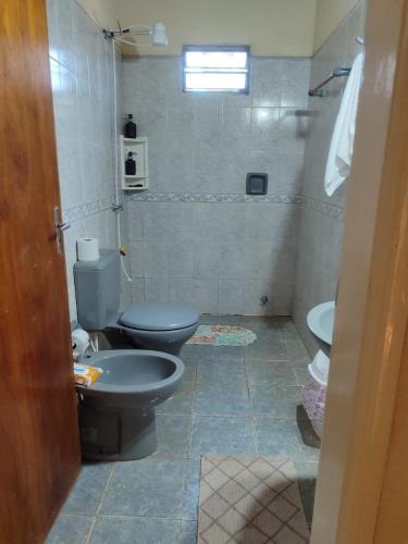 a bathroom with two toilets and a sink at Casa con dos Dormitorios in Encarnación