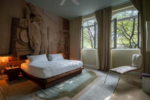 a bedroom with a bed and a chair in it at Hotel Casa Bosques Pensión in Mexico City