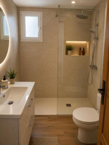 a bathroom with a shower and a toilet and a sink at EL CHORRO Aire acondicionado Bar privado Barbacoa Amplios patios in Castalla