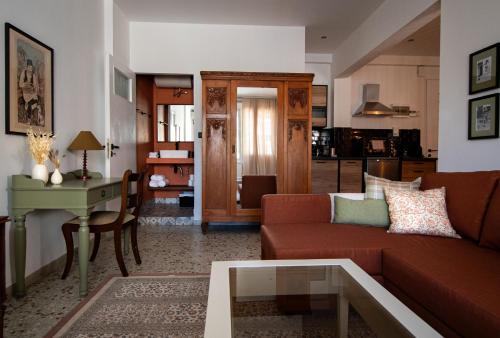 Curated Vintage Athenian apartment with Acropolis view
