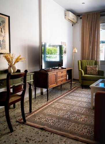 Curated Vintage Athenian apartment with Acropolis view