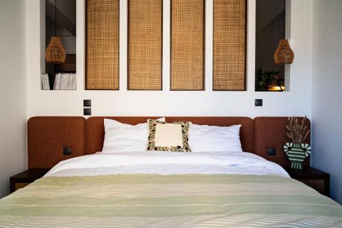 Curated Vintage Athenian apartment with Acropolis view