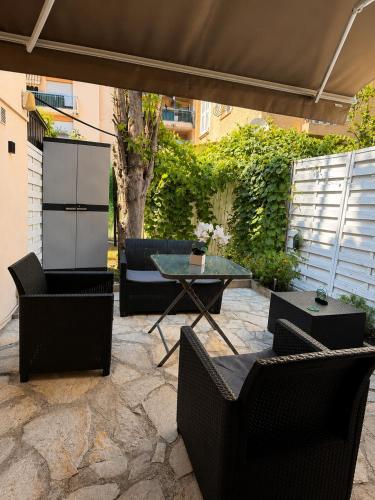 Cocon d Amour Studio avec Jacuzzi Terrasse et Parking Privé