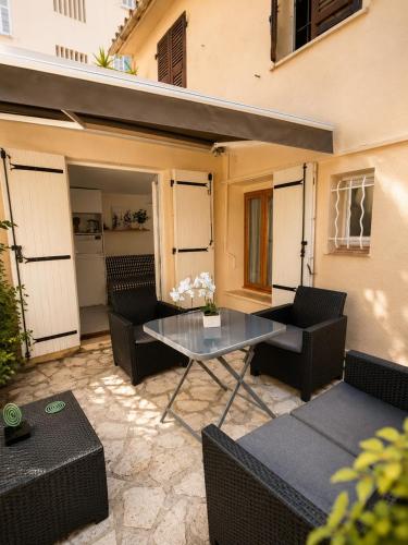 Cocon d Amour Studio avec Jacuzzi Terrasse et Parking Privé