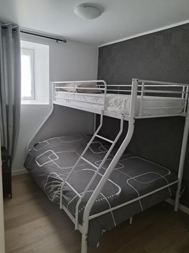 a bedroom with two bunk beds in a room at Domaine de la Viloudard in Saint-Aignan