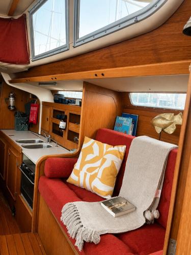 Stay On - Sailboat