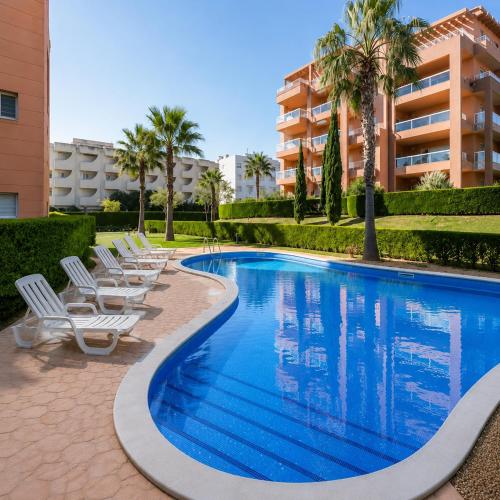 Beach & Sea Apt, Fast WIFI, Airco, Private Parking and Pool