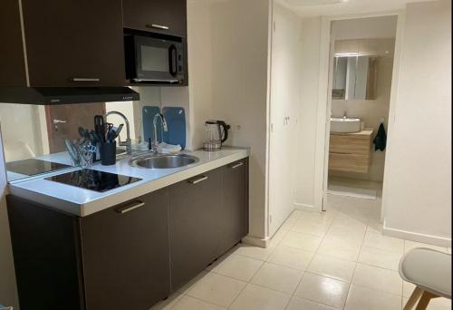 A modern studio recently renovated, 7 min to beach