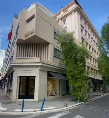 A modern studio recently renovated, 7 min to beach