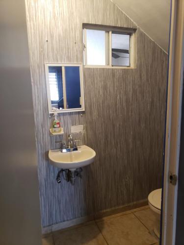 a bathroom with a sink and a toilet at Casa completa con 3 habitaciones in Monterrey