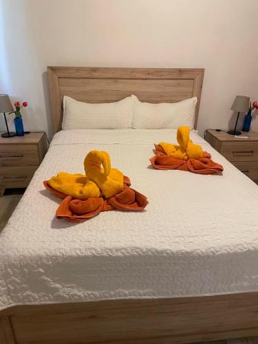 a bed with two yellow towels on it at Paraiso Destiny E2 in Bayahibe