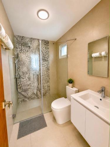 a bathroom with a shower and a toilet and a sink at Paraiso Destiny Duplex in Bayahibe