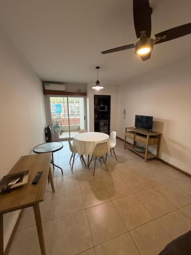 a living room with a table and chairs and a ceiling fan at Consorcio San Ignacio in San Juan