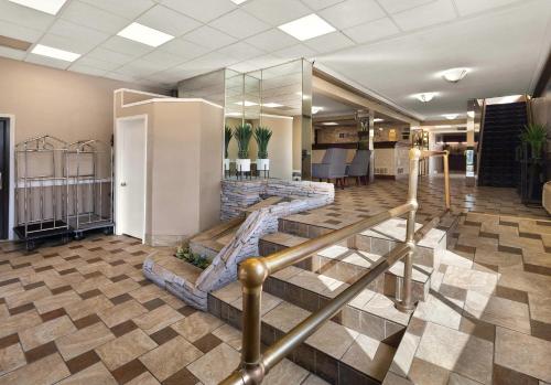 a lobby with a staircase in a building at Park Inn by Radisson, Detroit Metro Airport in Romulus