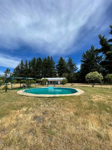 a swimming pool in the middle of a field at Campo Yumbel in Yumbel
