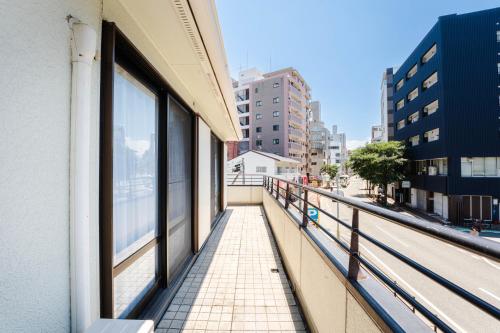 最大14名 4寝室 大濠公園駅徒歩6分 天神 博多 空港へ乗り換えなしの好アクセス 洗濯機完備