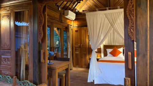 a bedroom with a bed in a wooden room at Umah Nayoye Amed in Ambat