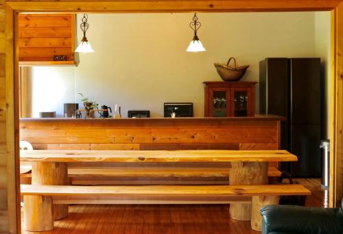 a wooden bench in a living room with two lights at 実と來-mitoki in Takayama