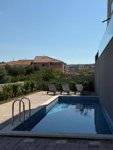 Luxury apartment PRONOIA with swimming pool