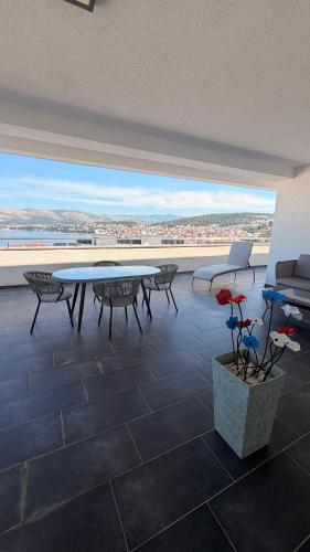 Luxury apartment PRONOIA with swimming pool