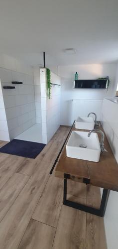 a bathroom with a white sink on a wooden table at Lieblingsgast in Klötze