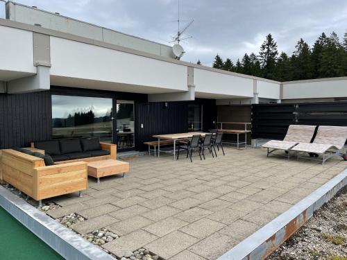 a patio with a table and chairs on a building at Ferienwohnung Penthouse Feldberg in Feldberg